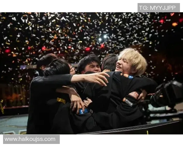 英雄联盟巨献：深入探讨FPX战队的快速崛起与成功之路