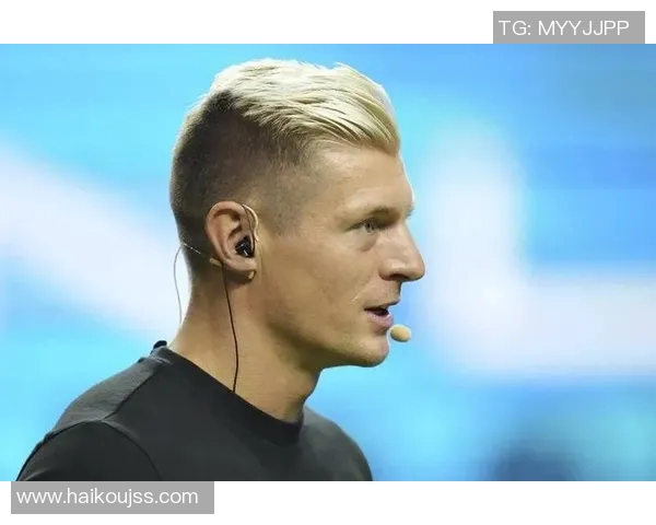 克罗斯：从足球天才到战术大师的辉煌历程与影响力分析